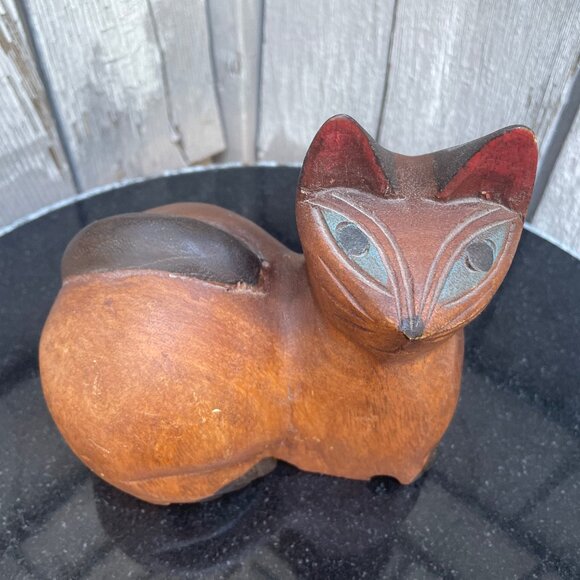 Wooden Simese Cat Figurine Sculpted MCM Hand Carved 5.5" x 5.5". - Picture 2 of 7